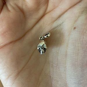 Pandora Me Skull charm